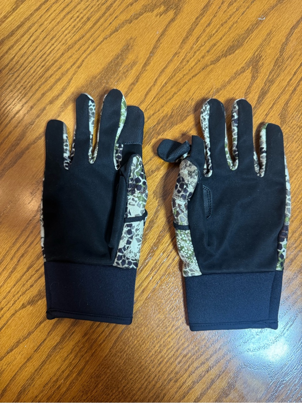 Badlands Men's Camo Hunting Gloves - Green/Black - Picture 2 of 3